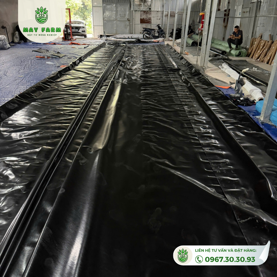 Bạt HDPE đã được gia công thành các tấm tại xưởng